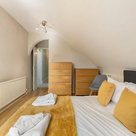Apartment Large House Next Transport Romford