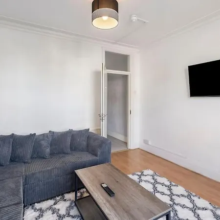 Large House Next Transport Apartment