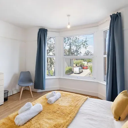 Large House Next Transport Apartment