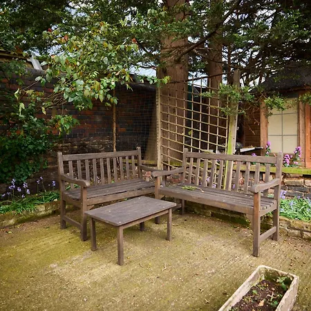 The Earl's Court Hideout - Lovely 4bdr House With Garden Apartment London