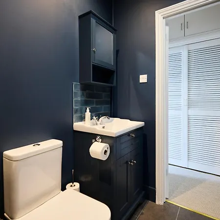 The Earl's Court Hideout - Lovely 4bdr House With Garden Apartment *