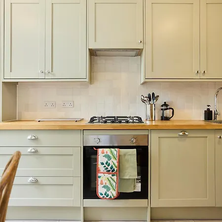 The Earl's Court Hideout - Lovely 4bdr House With Garden * London