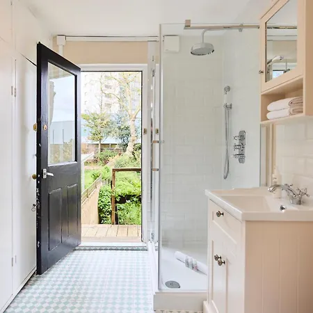 The Earl's Court Hideout - Lovely 4bdr House With Garden Apartment London