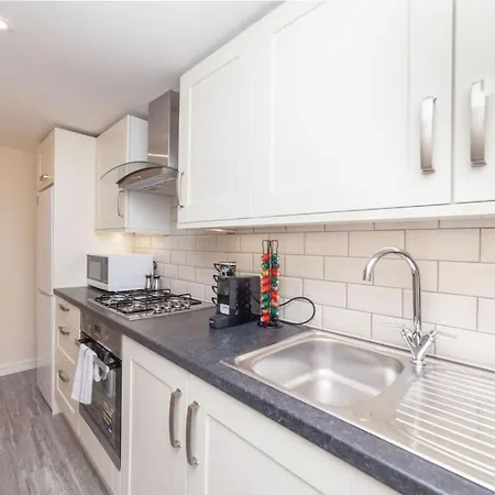 Modern 1 Bed Apartment, Own Garden! Apartment London