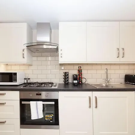 Modern 1 Bed Apartment, Own Garden! Apartment *