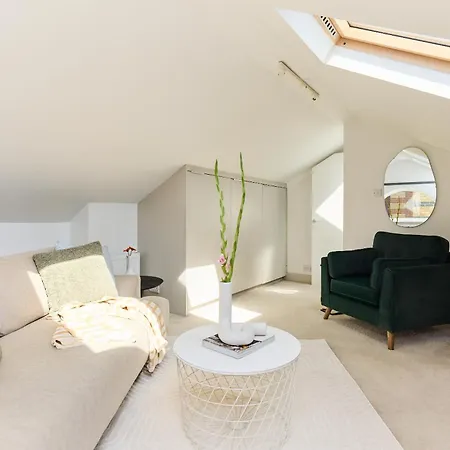 The Brunswick Retreat - Warm 3bdr Flat With Balcony Apartment *