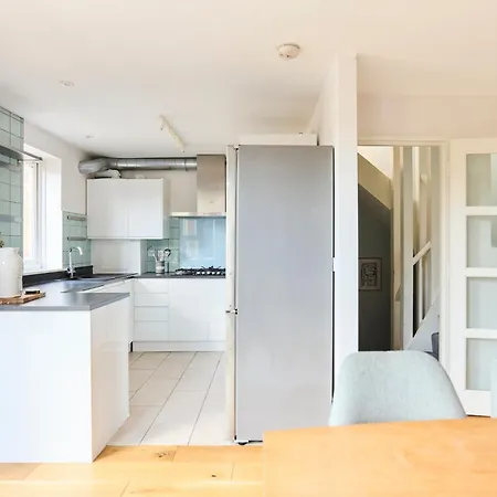 Apartment The Brunswick Retreat - Warm 3bdr Flat With Balcony *