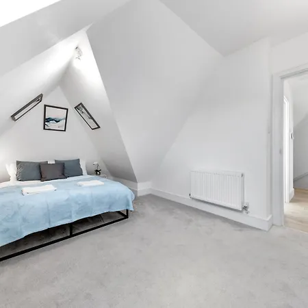 Rockstar Greyz - Sleeps 7 -