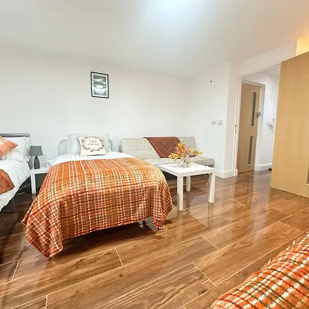 Juniper Alexandra Palace Serviced Apartments, By Edens Apartment *