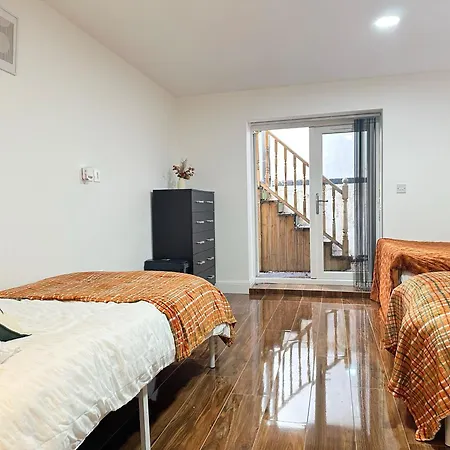 Juniper Alexandra Palace Serviced Apartments, By Edens Apartment *