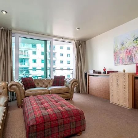 Fabulous 3 Bed In Vauxhall Apartment London