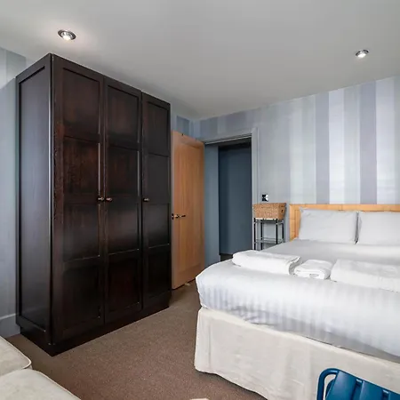 Fabulous 3 Bed In Vauxhall Apartment *