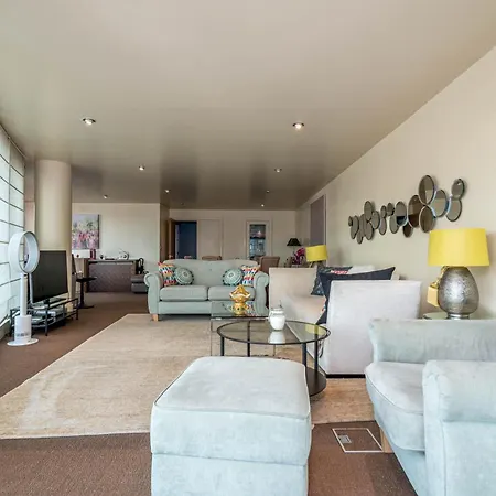 Fabulous 3 Bed In Vauxhall Apartment *
