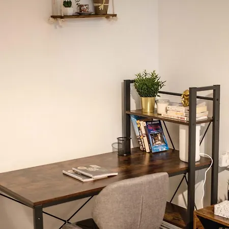 Apartment Family-friendly 1-bedroom In *
