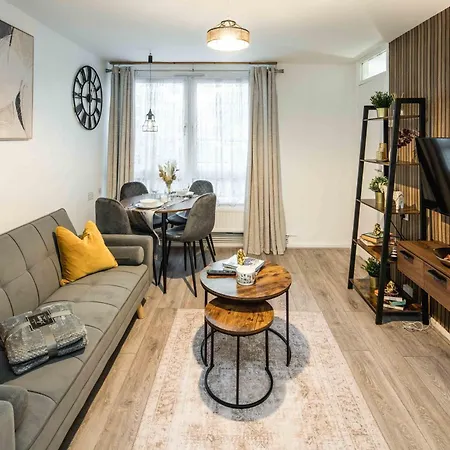 Family-friendly 1-bedroom In Apartment *