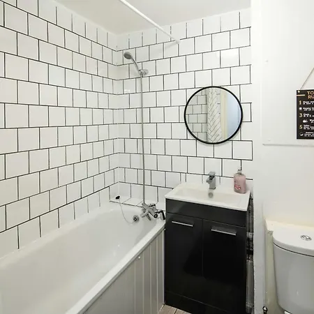 Apartment Family-friendly 1-bedroom In *