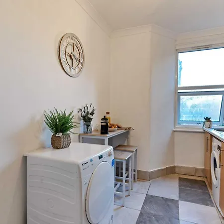 Stylish Pad In לונדון