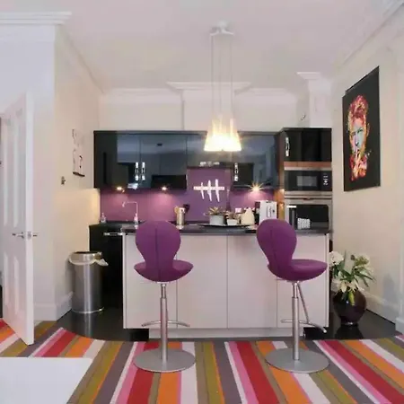 Designer Delight By Covent Garden Station *