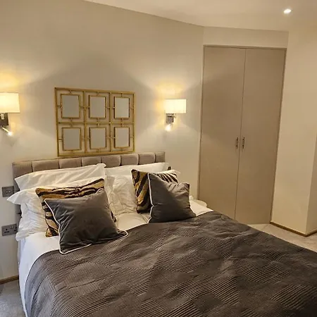 Stylish New 2 Bedroom Apartment London