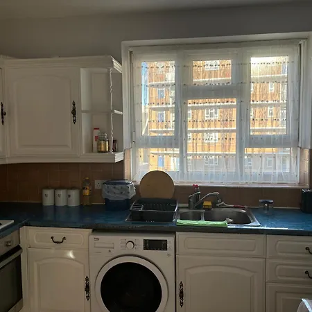 Bright 2 Bedroom Flat Close To Centre * London