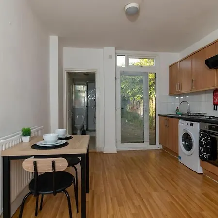 Tranquil 1br In Harlesden London