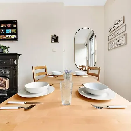 Spacious Sleep 11 With Terrace In Earls Court Ec99 Apartment *