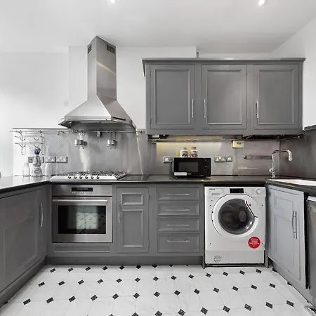 Apartment Spacious Sleep 11 With Terrace In Earls Court Ec99 *