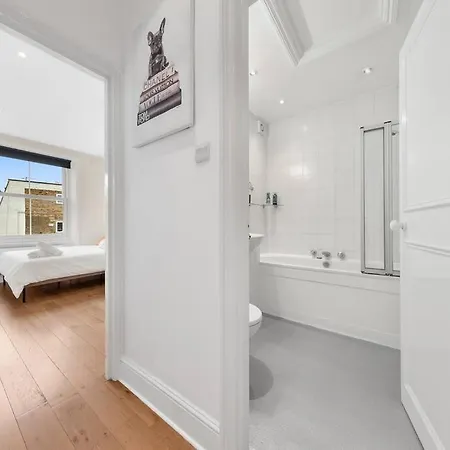 Spacious Sleep 11 With Terrace In Earls Court Ec99 London