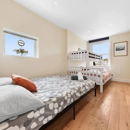 Spacious Sleep 11 With Terrace In Earls Court Ec99
