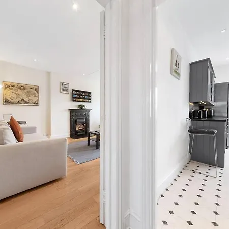 Spacious Sleep 11 With Terrace In Earls Court Ec99 Apartment London