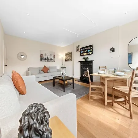 Spacious Sleep 11 With Terrace In Earls Court Ec99 *