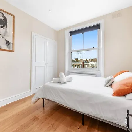 Apartment Spacious Sleep 11 With Terrace In Earls Court Ec99 London