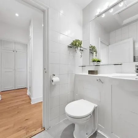 Spacious Sleep 11 With Terrace In Earls Court Ec99 Apartment *