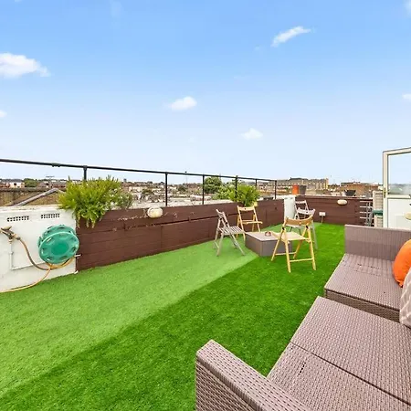 Spacious Sleep 11 With Terrace In Earls Court Ec99 London