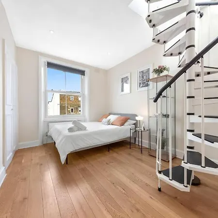Spacious Sleep 11 With Terrace In Earls Court Ec99