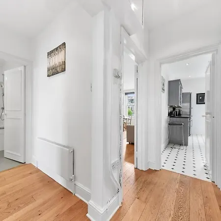 Apartment Spacious Sleep 11 With Terrace In Earls Court Ec99