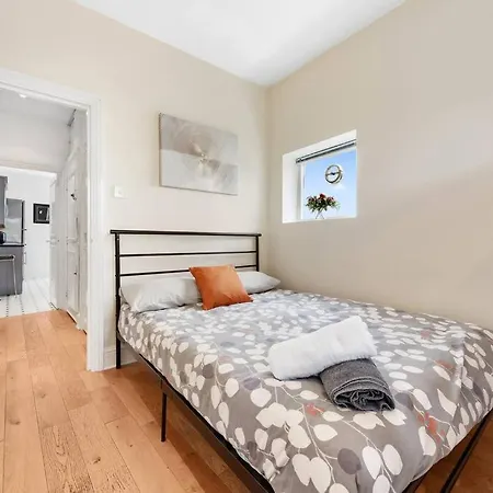 Apartment Spacious Sleep 11 With Terrace In Earls Court Ec99 London