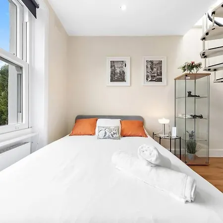 Spacious Sleep 11 With Terrace In Earls Court Ec99 * London
