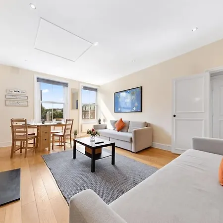 Spacious Sleep 11 With Terrace In Earls Court Ec99 London