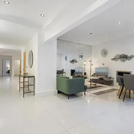 Heavenly Stays, Kensington, Luxurious 3-bd Oasis London