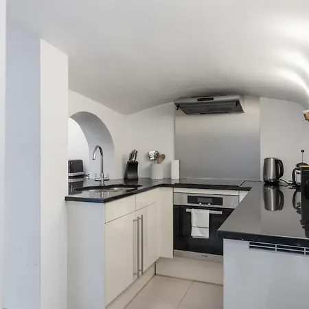 Heavenly Stays, Kensington, Luxurious 3-bd Oasis