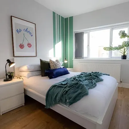 Charming Chalk Farm Apartment