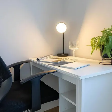 Charming Chalk Farm Apartment