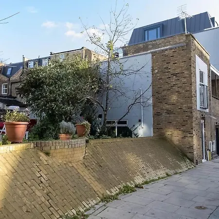 Charming Chalk Farm Apartment London