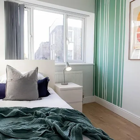 Charming Chalk Farm * London