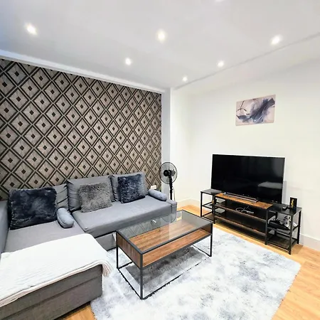 Cozy Step Away Hyde Park And Oxford Street Apartment