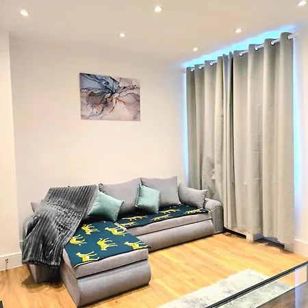 Cozy Step Away Hyde Park And Oxford Street Apartment