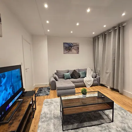 Cozy Step Away Hyde Park And Oxford Street Apartment London