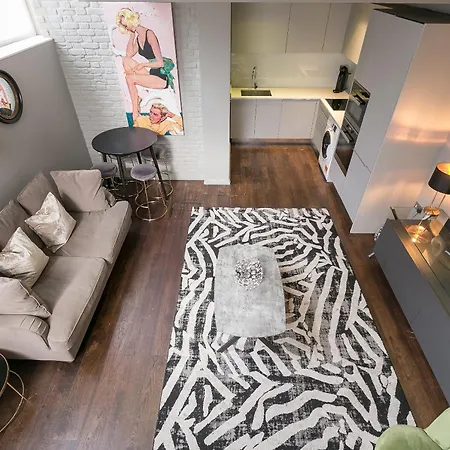 Urban Chic - Stukeley Apartment London