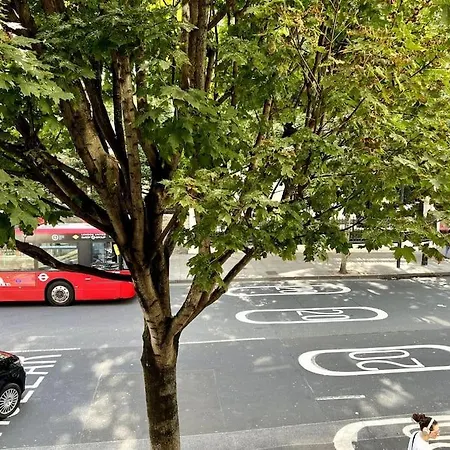 Spacious 2br Flat Near Hyde Park Apartment